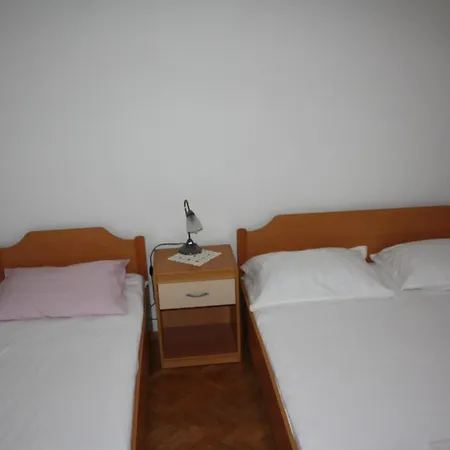 With A Parking Space Mandre, Pag - 11239 科兰